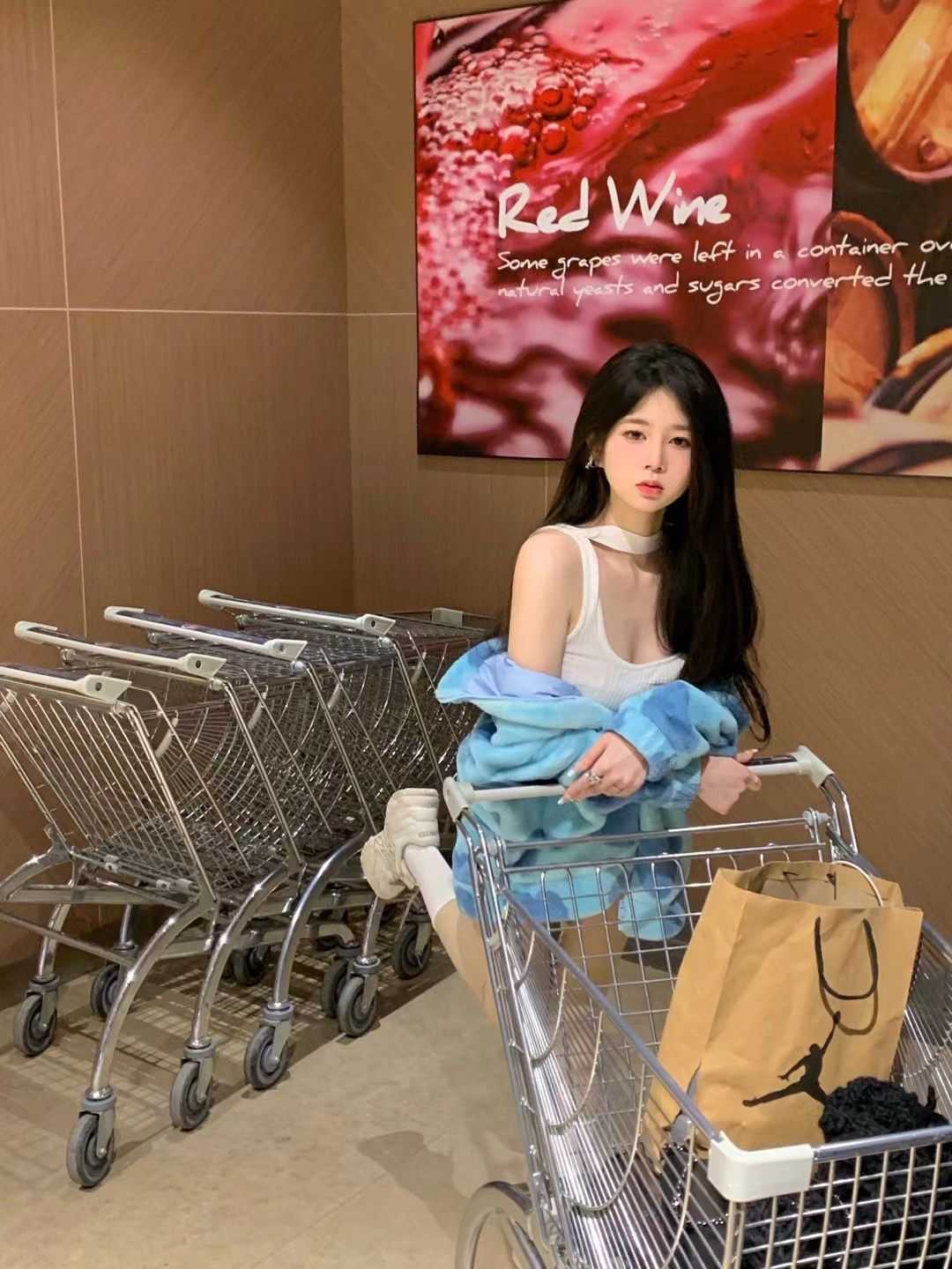 00后，水多，ly可以自己去体验一下